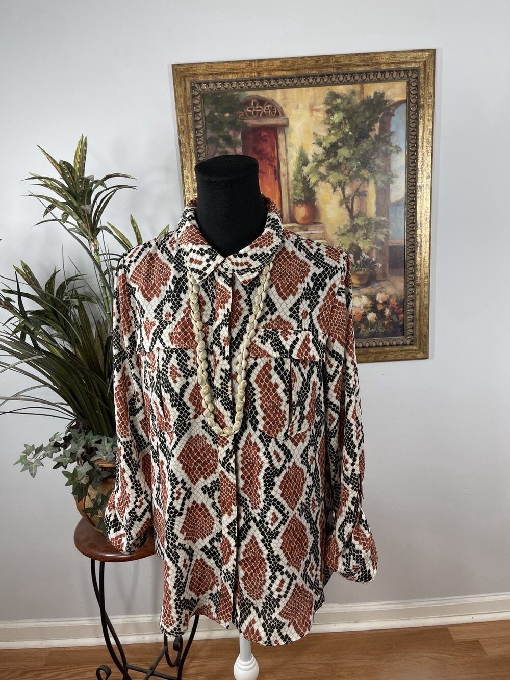 EST. 1946 Women’ Snake Print Button Front Blouse M Long Sleeve Utility Shirt